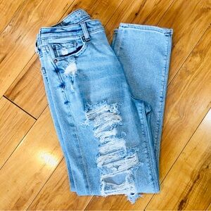 American Eagle MOM jeans denim light wash factory ripped distressed high rise 6